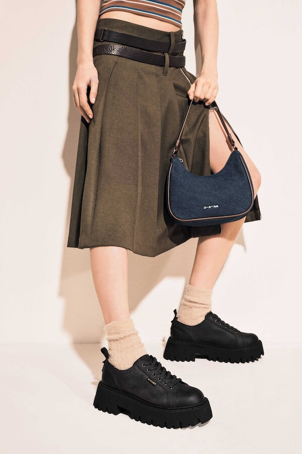 Czarne, masywne buty