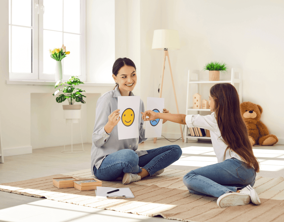 kobieta i dziecko podczas edukacji domowej